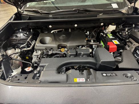 Used 2025 Toyota RAV4 XLE AWD/4WD image 21