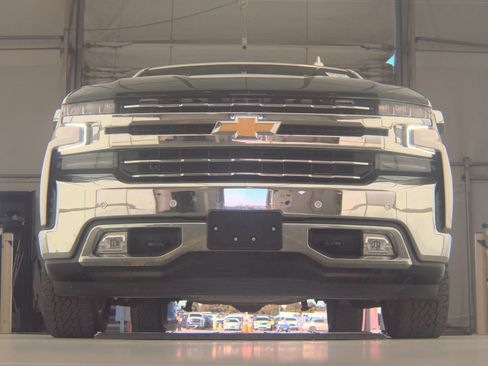 Used 2019 Chevrolet Silverado 1500 LTZ w/ LTZ Convenience Package image 3