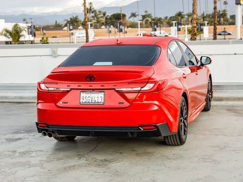 Used 2025 Toyota Camry SE image 9