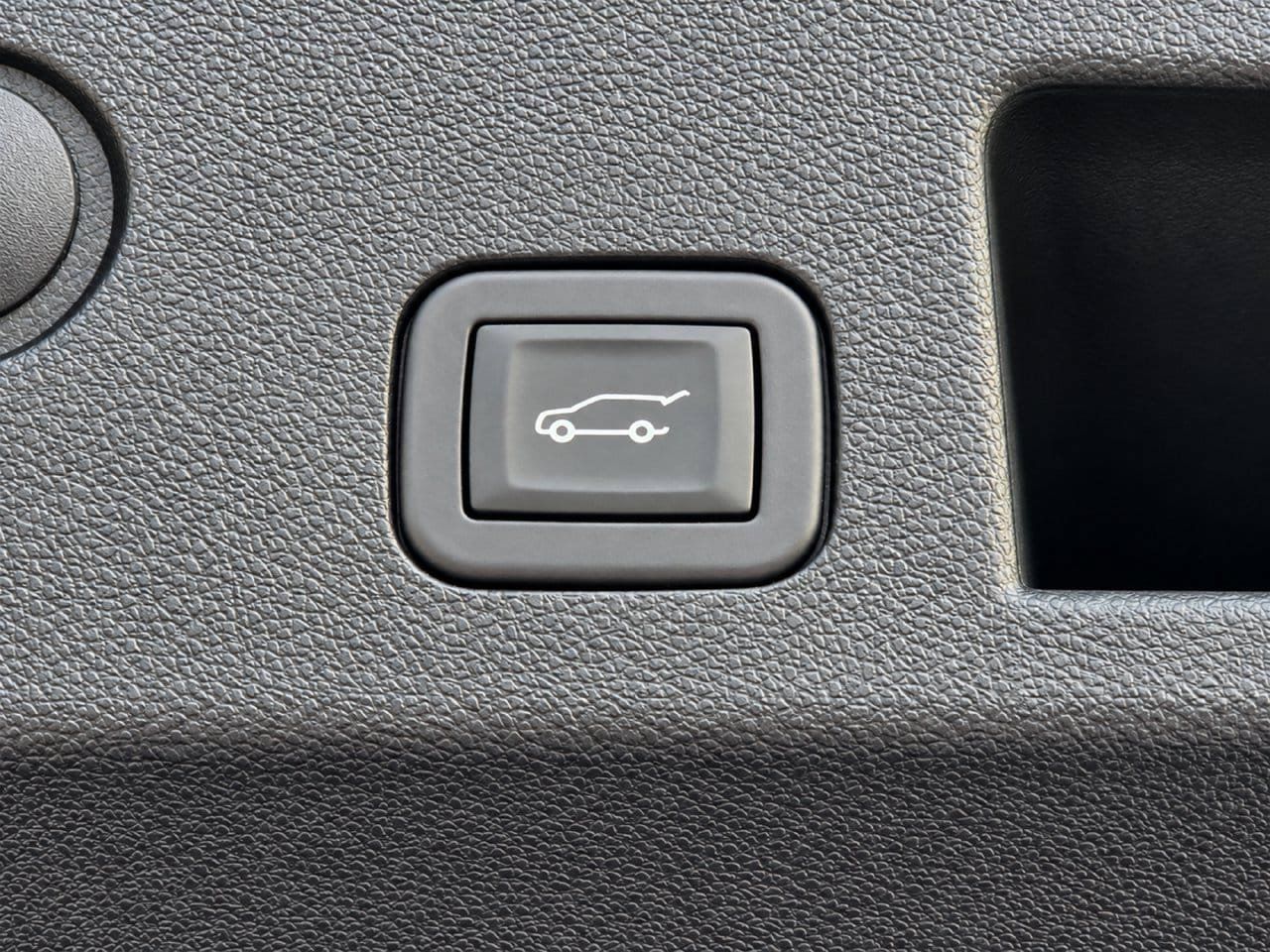 Used 2025 Chevrolet Equinox RS w/ Safety and Technology Package FWD image 29