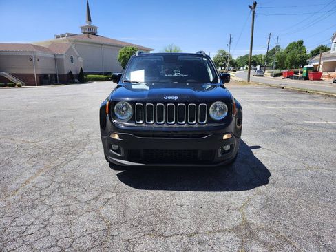 Used 2018 Jeep Renegade Latitude FWD image 2