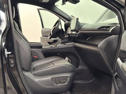 Certified 2025 Toyota Sienna Limited image 19