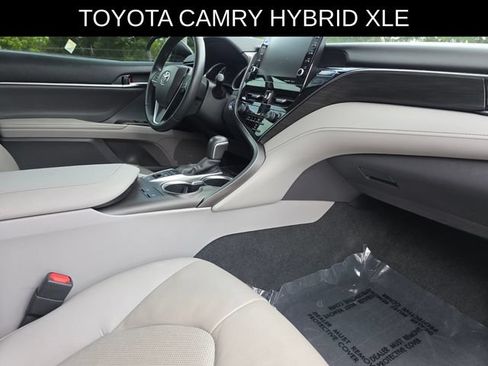 Used 2022 Toyota Camry XLE FWD image 9