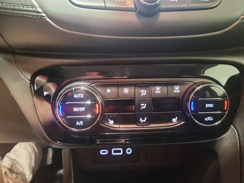 Used 2020 Buick Encore GX Select w/ Sport Touring Package image 18