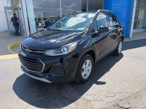 Used 2020 Chevrolet Trax LT w/ LT Convenience Package AWD/4WD image 3