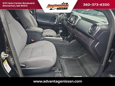 Used 2017 Toyota Tacoma TRD Sport w/ Premium & Technology Package AWD/4WD image 19