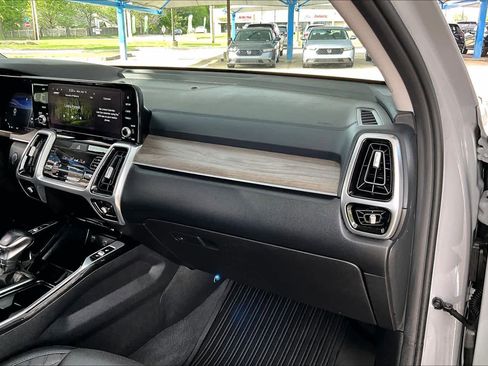 Used 2022 Kia Sorento SX Prestige image 19