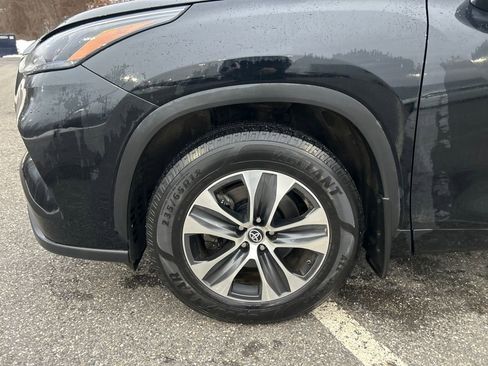 Used 2023 Toyota Highlander XLE image 30