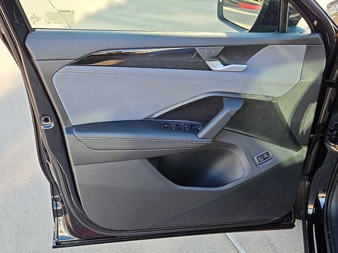 New 2026 Volkswagen Tiguan SE R-Line image 14