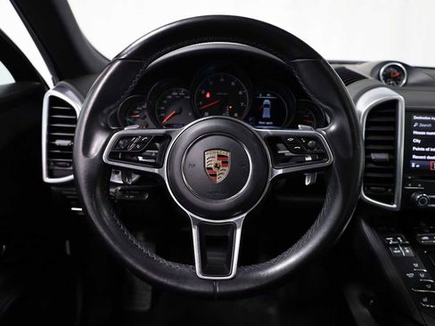 Used 2017 Porsche Cayenne image 25