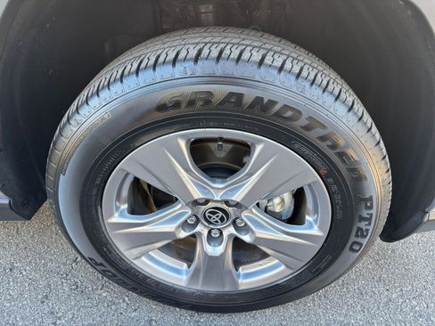 Used 2025 Toyota RAV4 XLE image 30