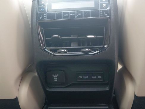 New 2026 Jeep Grand Cherokee L Limited w/ Luxury Tech Group II AWD/4WD image 16
