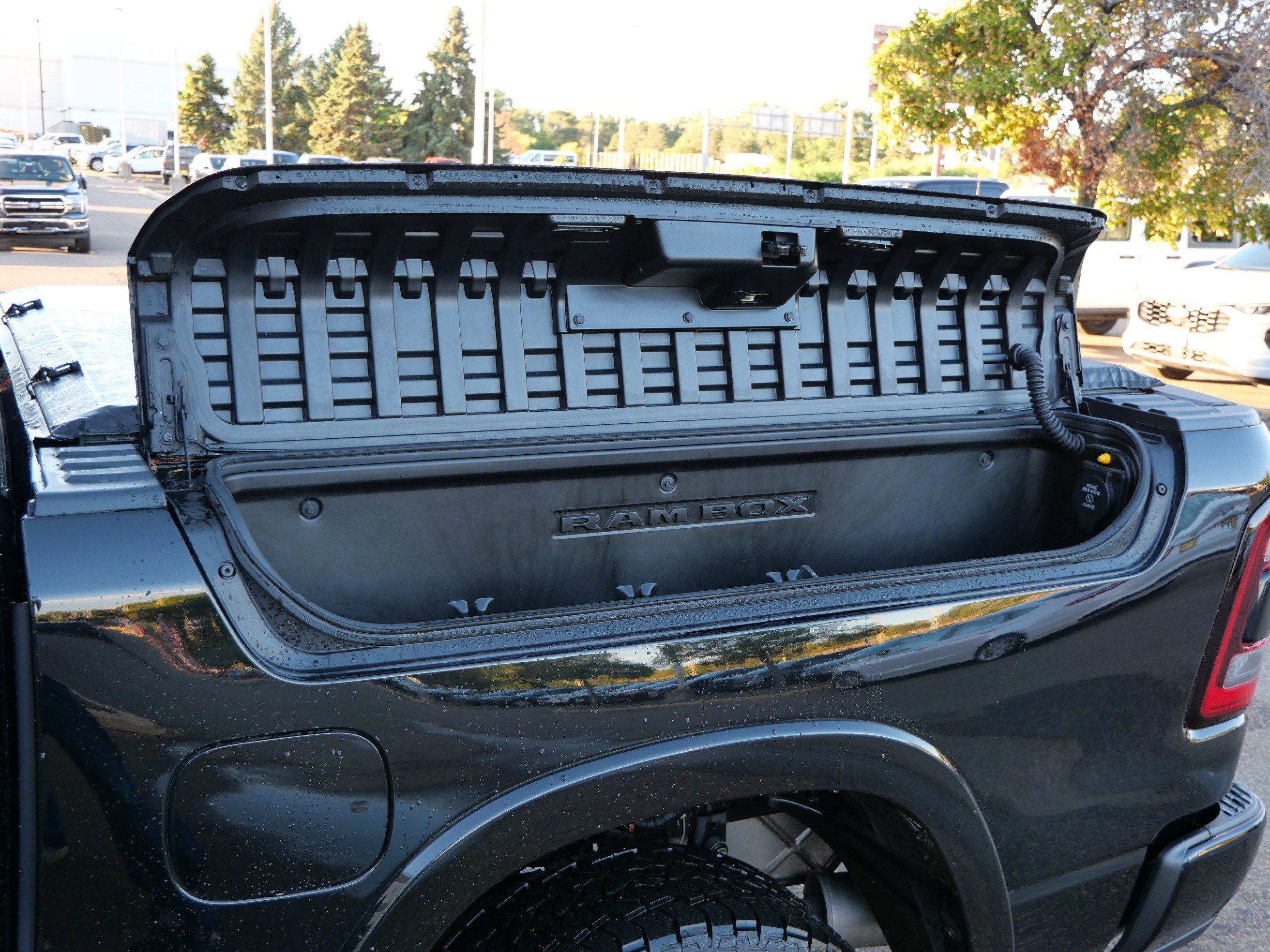 Used 2022 RAM 1500 Laramie AWD/4WD image 18