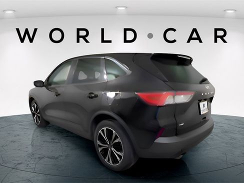 Used 2022 Ford Escape SE w/ SE Sport Appearance Package image 7