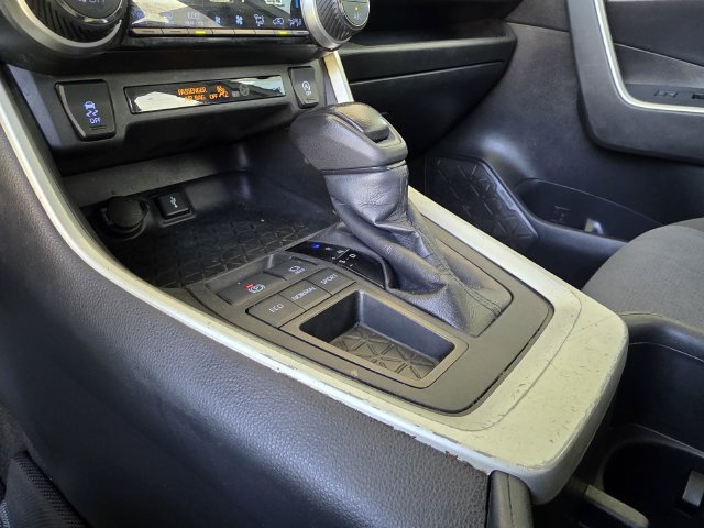 Used 2022 Toyota RAV4 XLE w/ Convenience Package FWD image 21