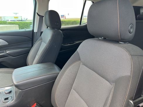 Used 2021 Chevrolet Traverse LS FWD image 9