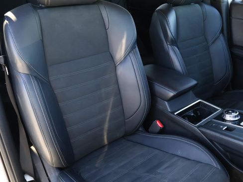 Used 2024 Mitsubishi Outlander SE image 17