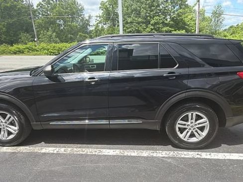 Used 2021 Ford Explorer XLT AWD/4WD image 8
