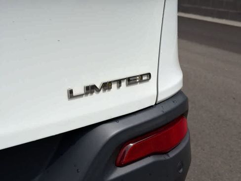 Used 2018 Jeep Cherokee Limited AWD/4WD image 18