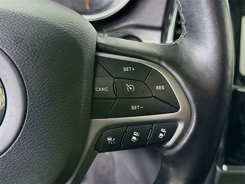 Used 2021 Jeep Grand Cherokee Limited w/ Luxury Group II image 25