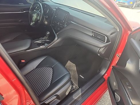 Used 2021 Toyota Camry SE image 8