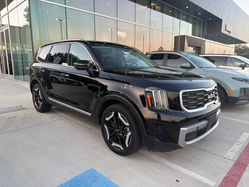 Used 2025 Kia Telluride S FWD image 3