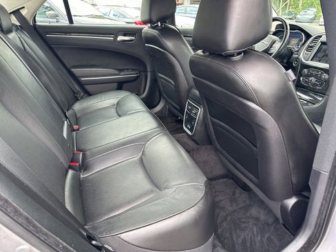 Used 2018 Chrysler 300 Limited w/ Safetytec Plus Group image 23