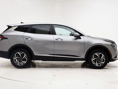 Used 2024 Kia Sportage LX image 3