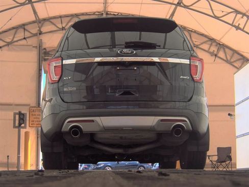 Used 2017 Ford Explorer XLT w/ Equipment Group 202A image 7