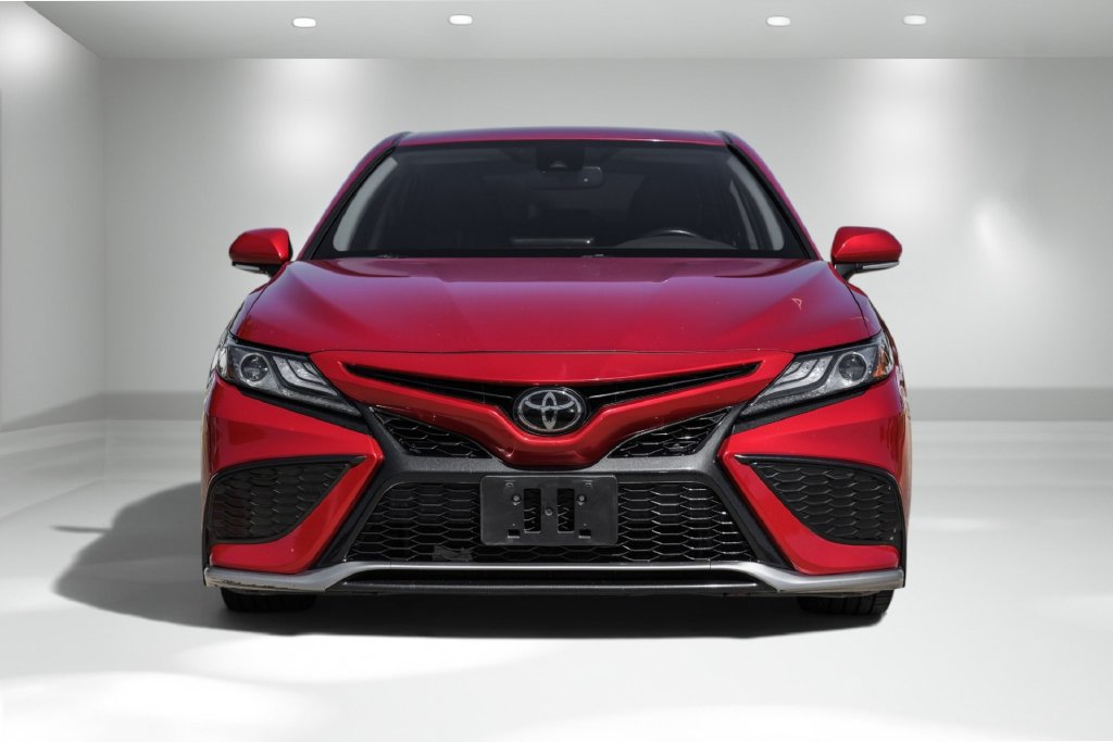 Used 2022 Toyota Camry XSE FWD image 4