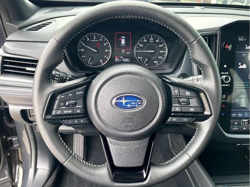 Used 2025 Subaru Forester Premium AWD/4WD image 13