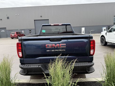 Used 2022 GMC Sierra 1500 Pro w/ Pro Value Package AWD/4WD image 4
