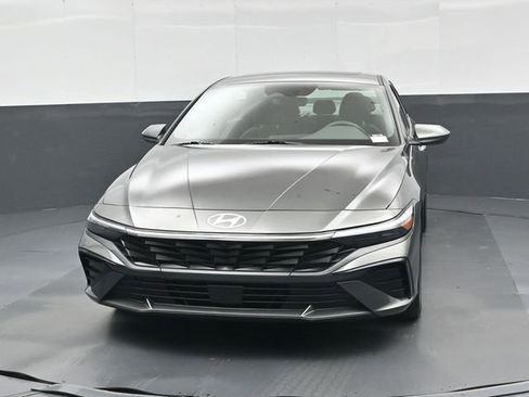 Used 2025 Hyundai Elantra SEL FWD image 8