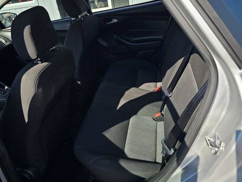 Used 2017 Ford Focus SE w/ Cold Weather Package image 15