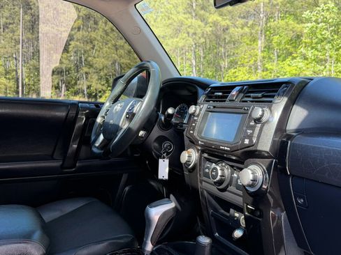 Used 2019 Toyota 4Runner TRD Off-Road Premium AWD/4WD image 27