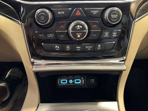 Used 2021 Jeep Grand Cherokee Limited AWD/4WD image 23
