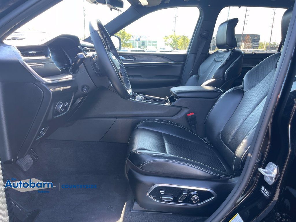 Used 2021 Jeep Grand Cherokee L Overland w/ Luxury Tech Group IV AWD/4WD image 9