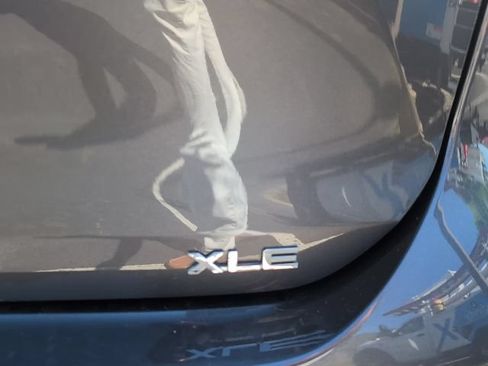 Used 2023 Toyota Highlander XLE FWD image 9