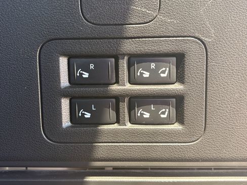 Certified 2025 Nissan Armada Platinum AWD/4WD image 12