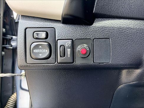 Used 2018 Toyota Corolla LE FWD image 33