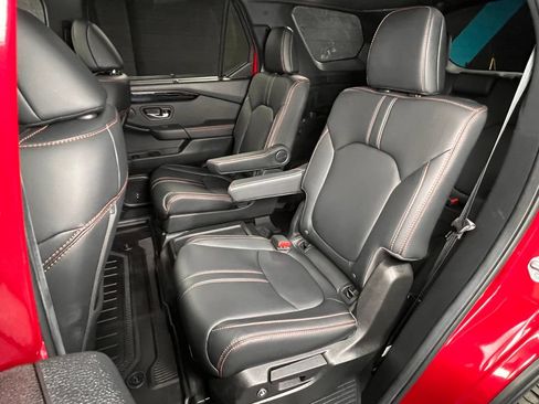 Used 2025 Honda Pilot TrailSport image 21