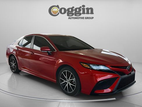 Used 2023 Toyota Camry SE w/ Convenience Package FWD image 7