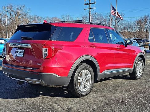 Used 2020 Ford Explorer XLT w/ Equipment Group 202A image 6
