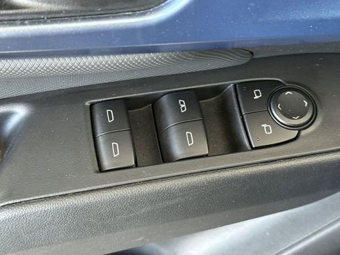 Used 2025 Chevrolet Equinox EV LT w/ Convenience Package image 18