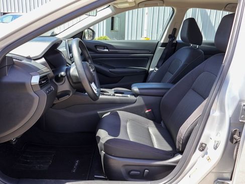 Used 2025 Nissan Altima 2.5 SV image 7