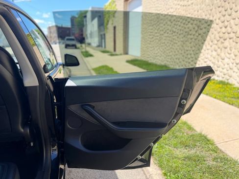Used 2023 Tesla Model Y Performance AWD/4WD image 18