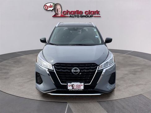Used 2023 Nissan Kicks SV image 9