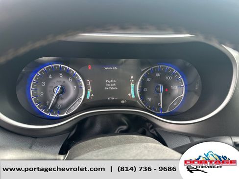 Used 2023 Chrysler Pacifica Touring-L FWD image 15