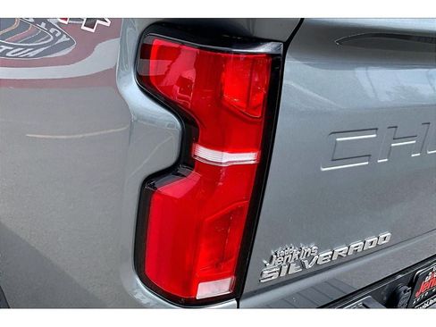 Used 2025 Chevrolet Silverado 3500 LTZ AWD/4WD image 33