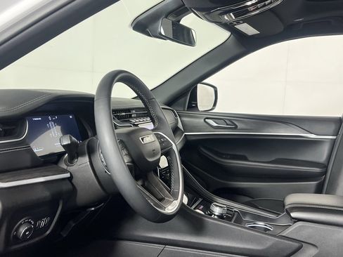 Certified 2024 Jeep Grand Cherokee Limited image 22